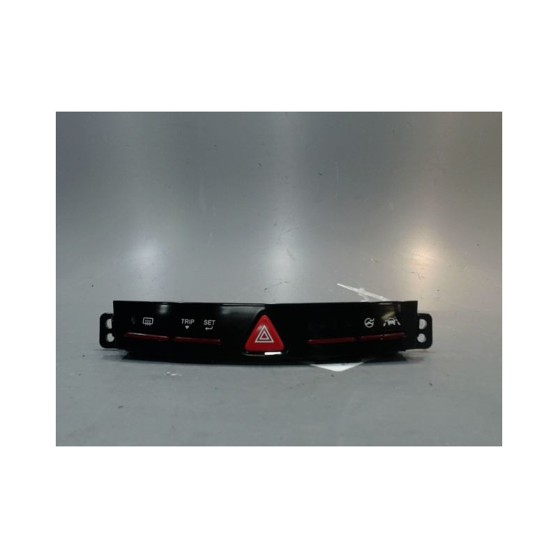 BOUTON DE WARNING SSANGYONG TIVOLI