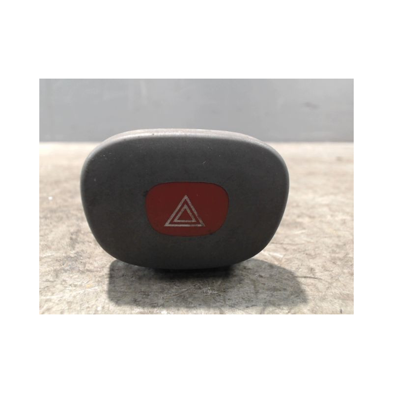 BOUTON DE WARNING RENAULT CLIO