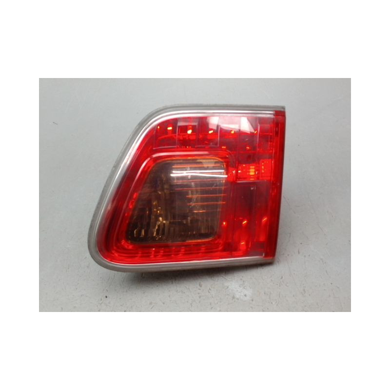FEU ARRIERE INTERIEUR DROIT TOYOTA AVENSIS BREAK 2006-