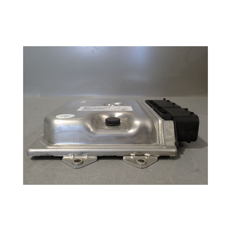 CALCULATEUR MOTEUR SUZUKI SWIFT