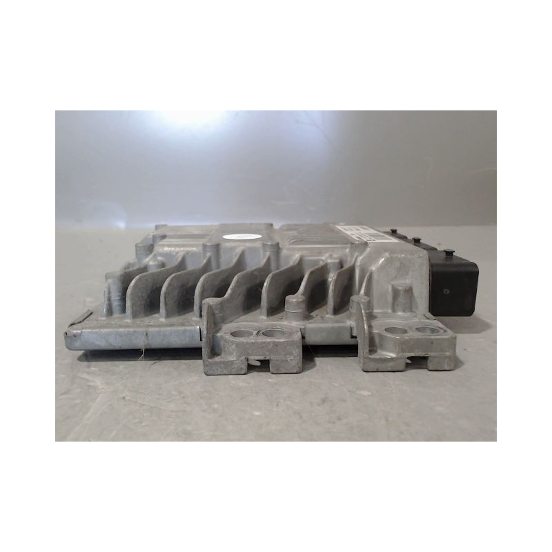 CALCULATEUR MOTEUR RENAULT MEGANE