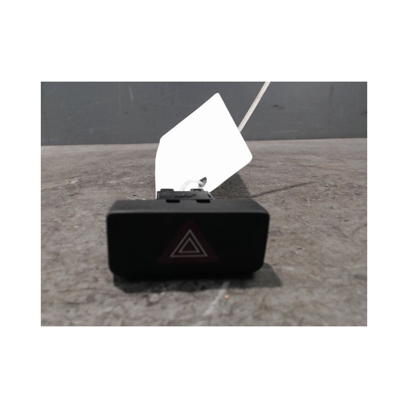 BOUTON DE WARNING NISSAN PIXO