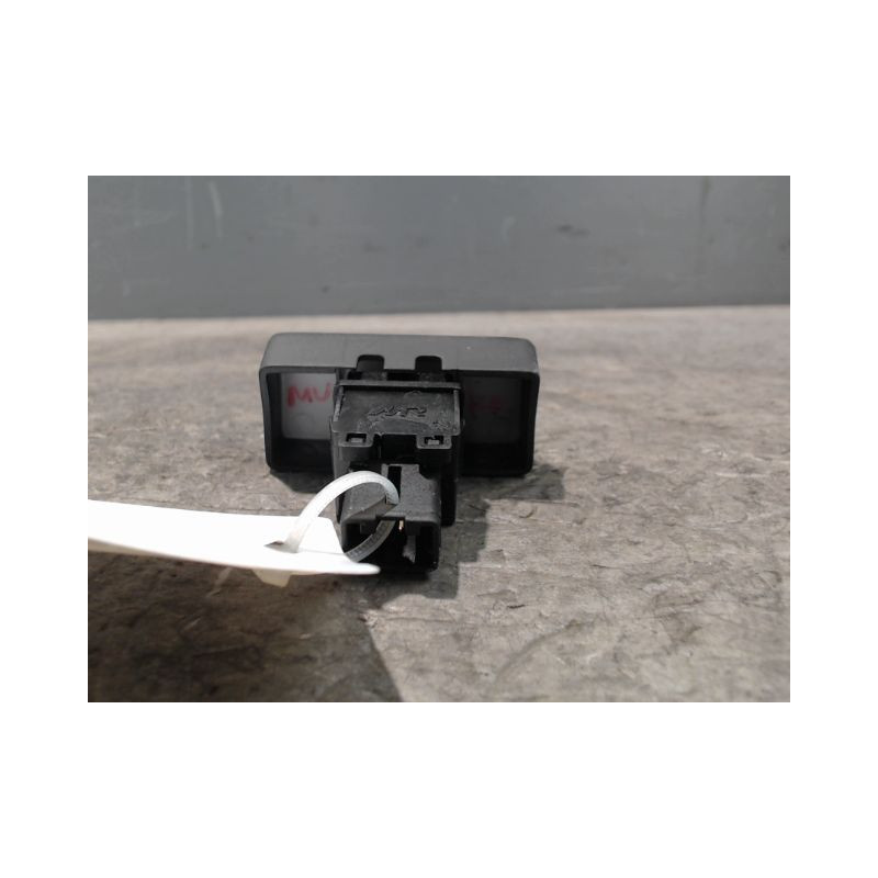 BOUTON DE WARNING NISSAN PIXO