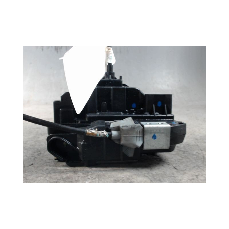 SYSTEME CONDAMNATION AVANT DROIT NISSAN NP300