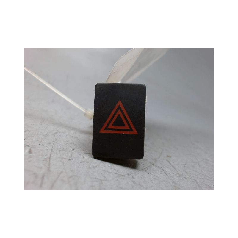 BOUTON DE WARNING NISSAN QASHQAI