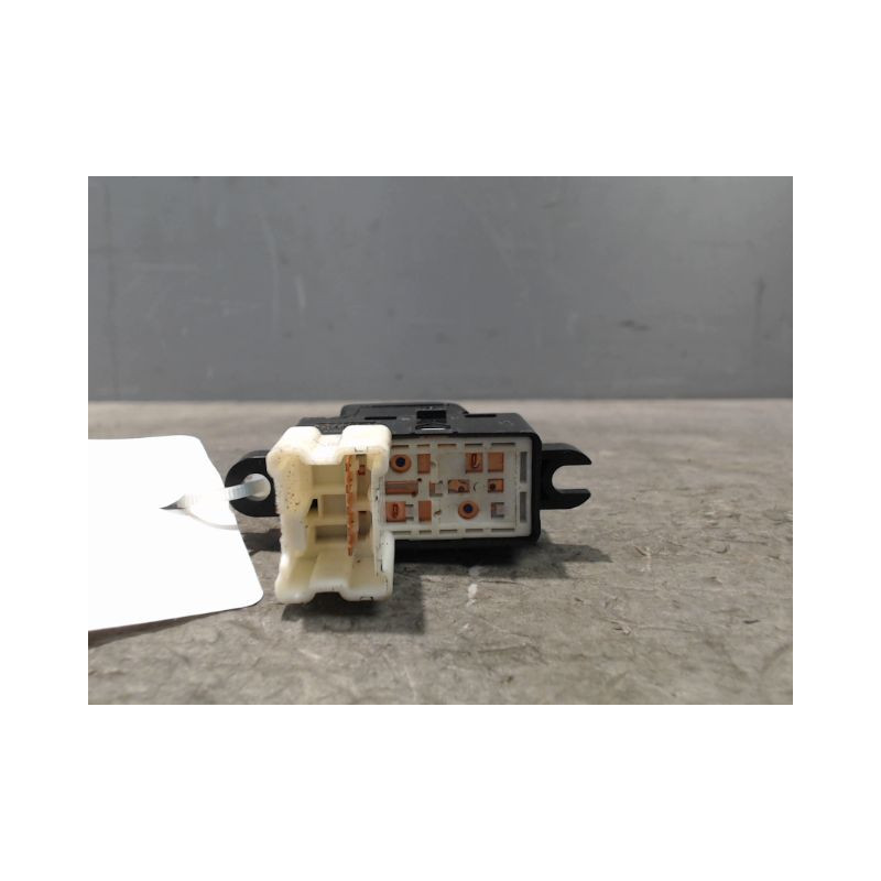 COMMANDE LEVE-GLACE PORTE AVD NISSAN NOTE