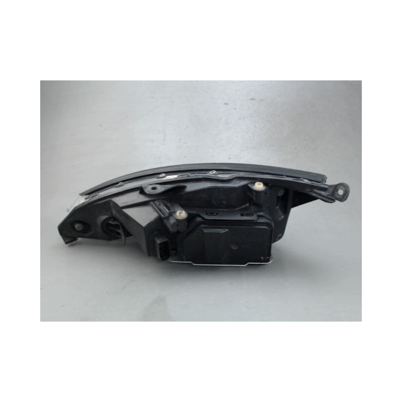 PHARE DROIT FORD FOCUS