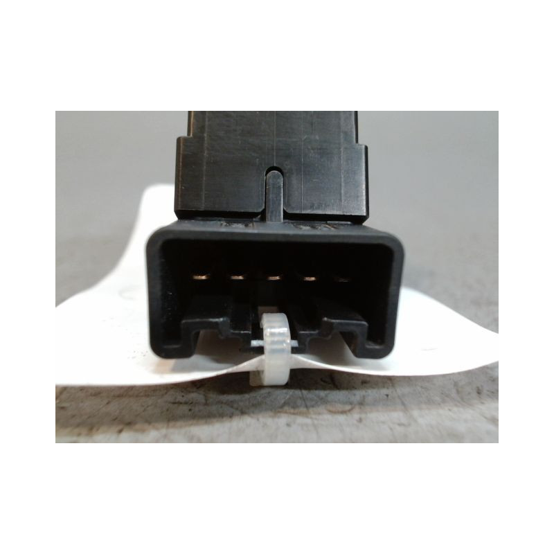 COMMANDE LEVE-GLACE PORTE AVD OPEL AGILA