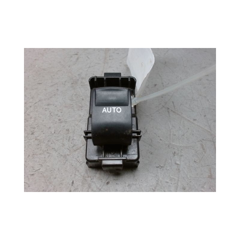 COMMANDE LEVE-GLACE PORTE AVD TOYOTA PRIUS