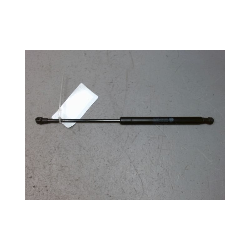 VERIN CAPOT G ALFA ROMEO GUILIETTA 2010-