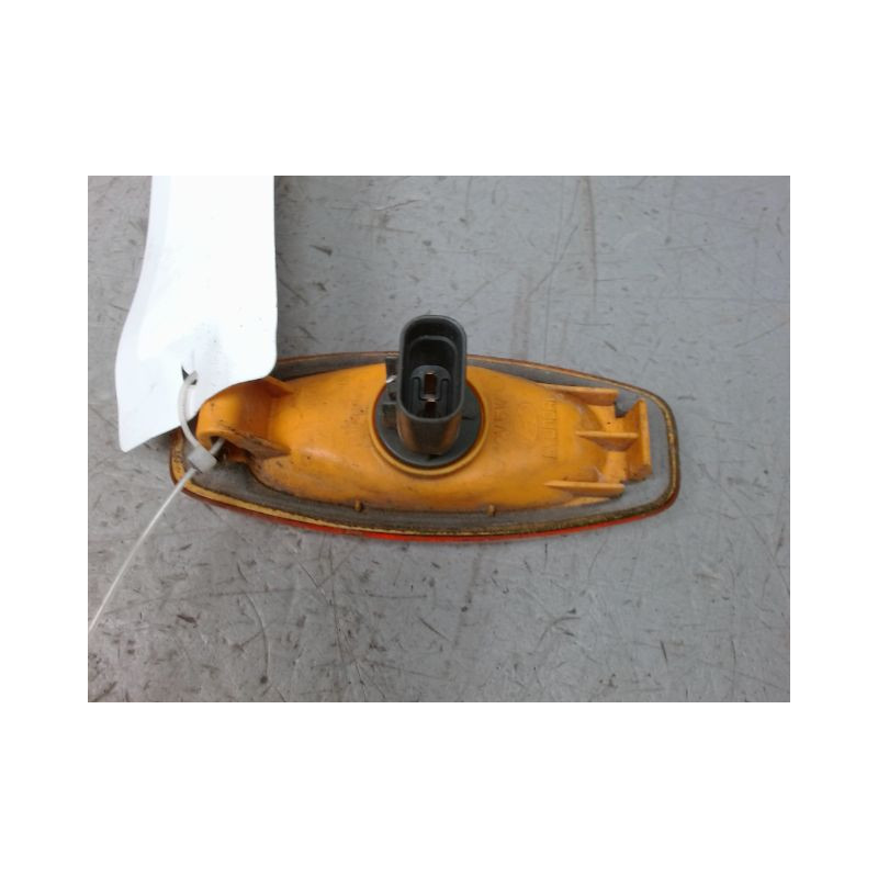 REPETITEUR AILE DROIT HYUNDAI SANTA FE 4X4 -00
