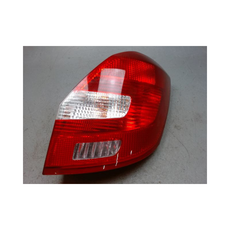 FEU ARRIERE DROIT SKODA FABIA