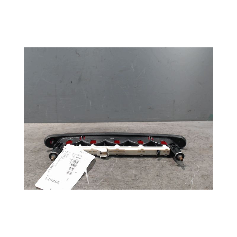 FEUX STOP SUPPLEMENTAIRE SUZUKI SWIFT 3P