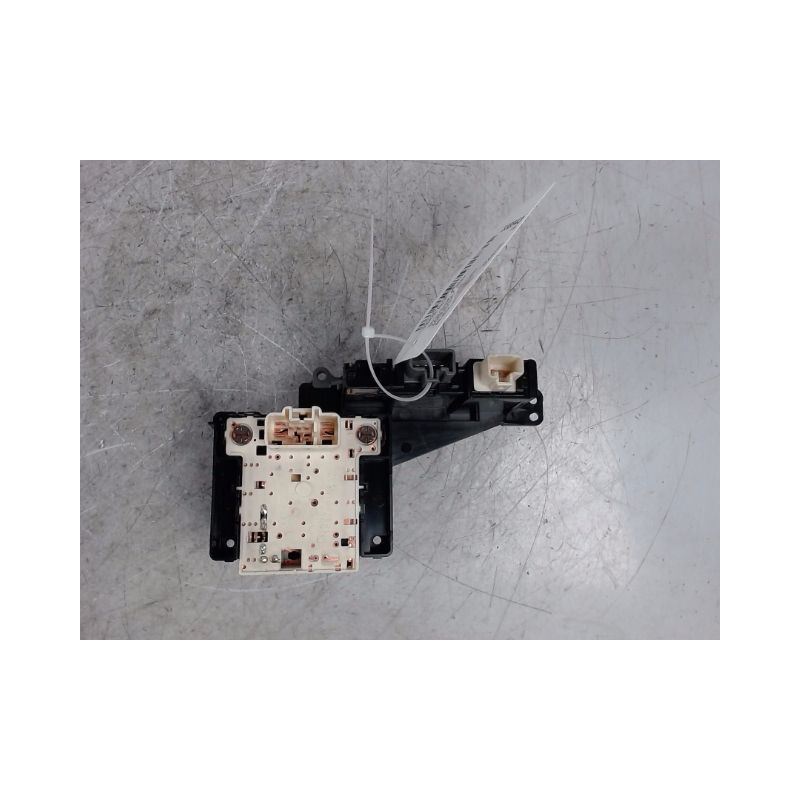 BOUTON DE WARNING TOYOTA YARIS 2003-