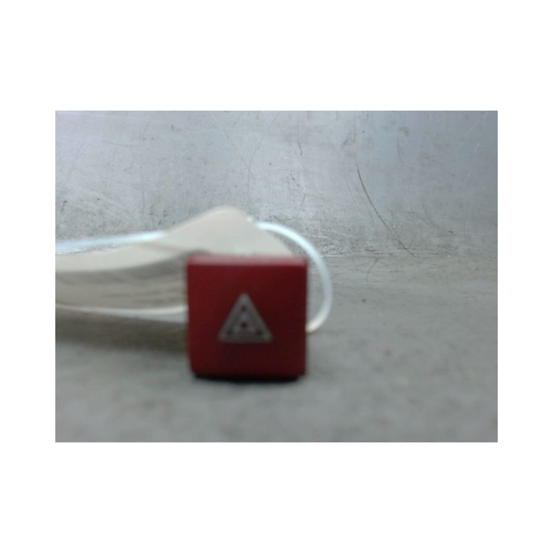 BOUTON DE WARNING PEUGEOT 207 3P