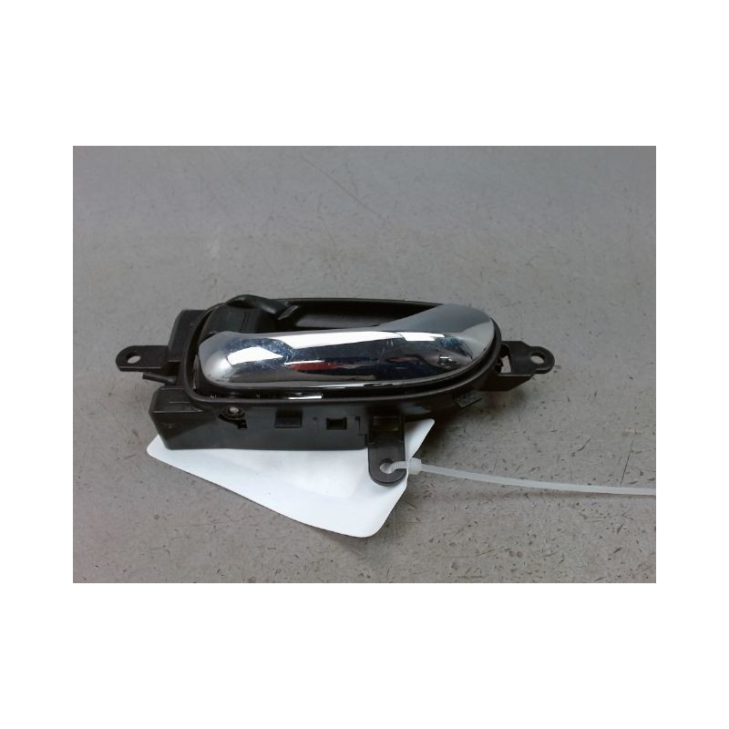 POIGNEE INTERIEURE PORTE AVANT GAUCHE NISSAN LEAF 2011-...