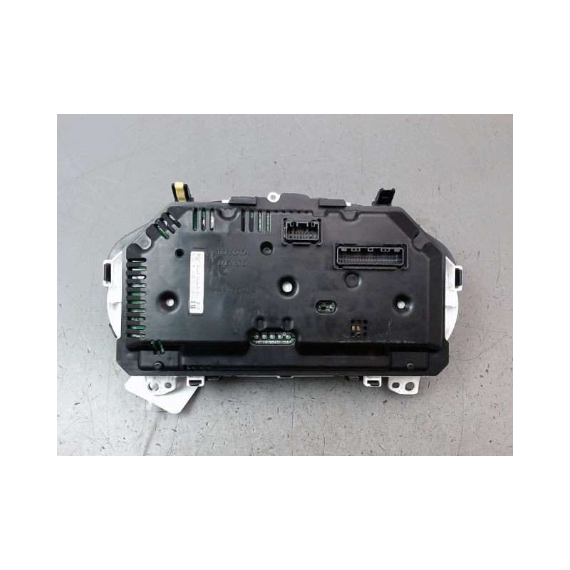 BLOC COMPTEURS TOYOTA YARIS 2005-