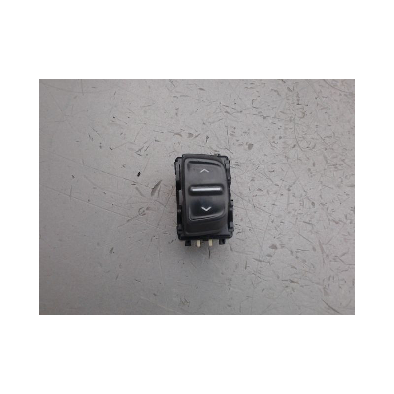 COMMANDE LEVE-GLACE PORTE AVD DACIA SANDERO