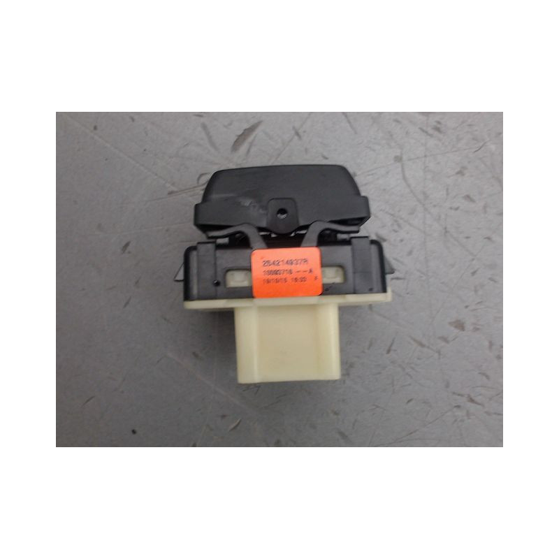 COMMANDE LEVE-GLACE PORTE AVD DACIA SANDERO