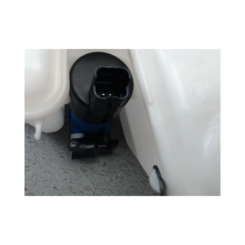 RESERVOIR LAVE-GLACE AVANT DACIA SANDERO