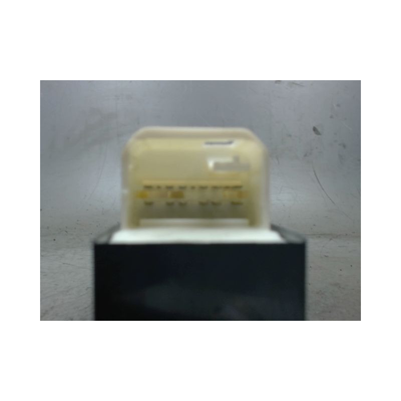 COMMANDE LEVE-GLACE PORTE AVG TOYOTA YARIS II 2010-