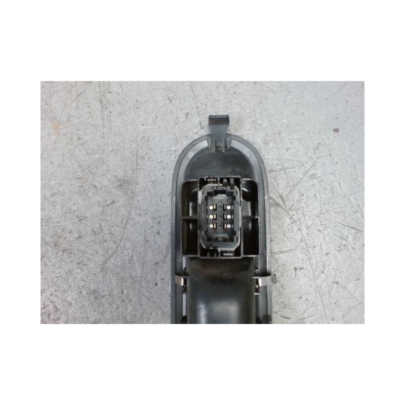 COMMANDE LEVE-GLACE PORTE AVD RENAULT CLIO