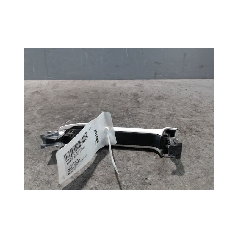 POIGNEE EXTERIEURE PORTE AVANT DROIT TOYOTA AURIS 2010-