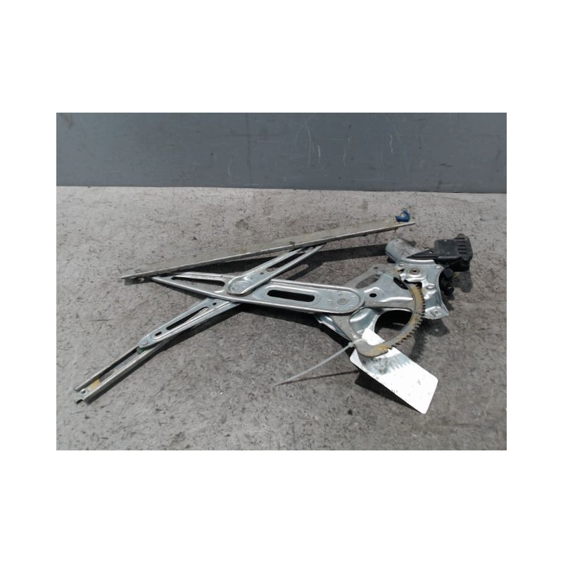 MECANISME+MOTEUR LEVE-GLACE AVANT DROIT TOYOTA AURIS 2010-