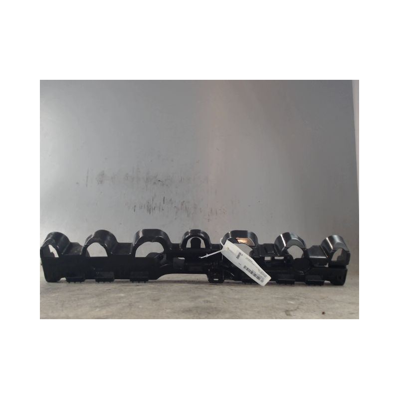 SUPPORT CENTRAL PARE-CHOC ARRIERE  RENAULT CLIO IV