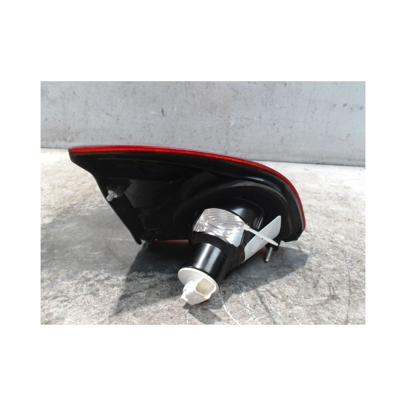 FEU ARRIERE INTERIEUR DROIT NISSAN QHASQAI 2007-
