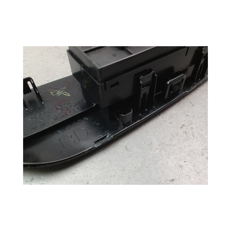 COMMANDE LEVE-GLACE PORTE AVD NISSAN LEAF 2011-...