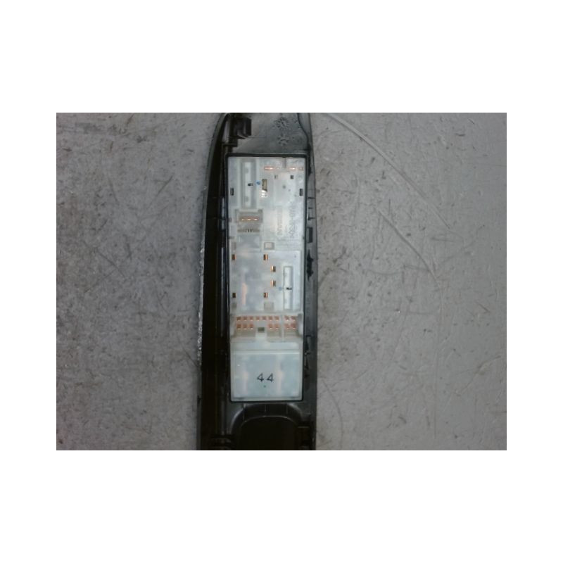 COMMANDE LEVE-GLACE PORTE AVG NISSAN NOTE