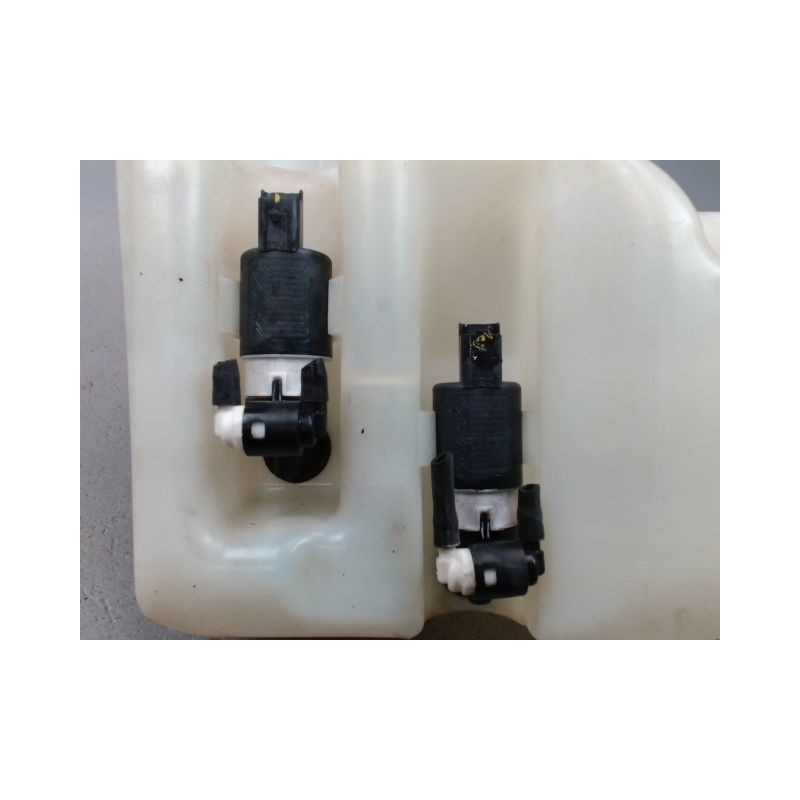 RESERVOIR LAVE-GLACE AVANT RENAULT LAGUNA III Phase 1 2007-2010