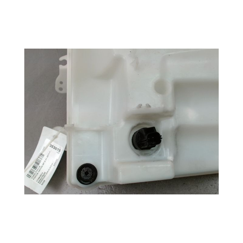 RESERVOIR LAVE-GLACE AVANT FORD FOCUS III 2011-...