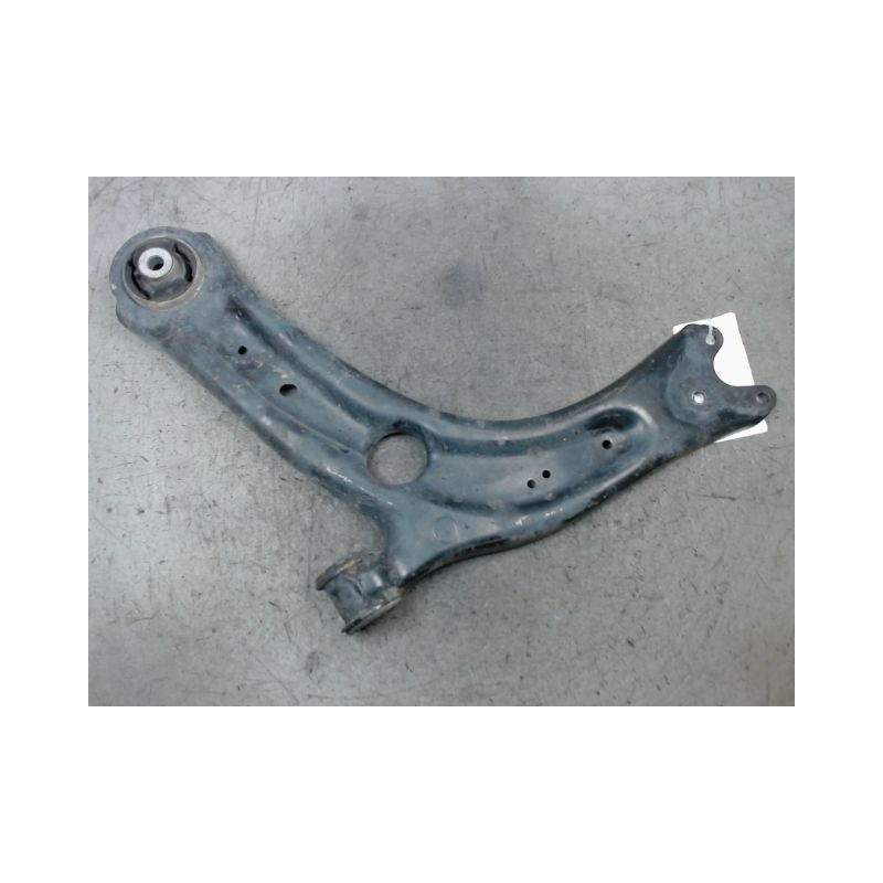 TRIANGLE INFERIEUR AVANT GAUCHE VOLKSWAGEN PASSAT