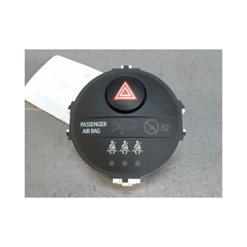 BOUTON DE WARNING TOYOTA YARIS