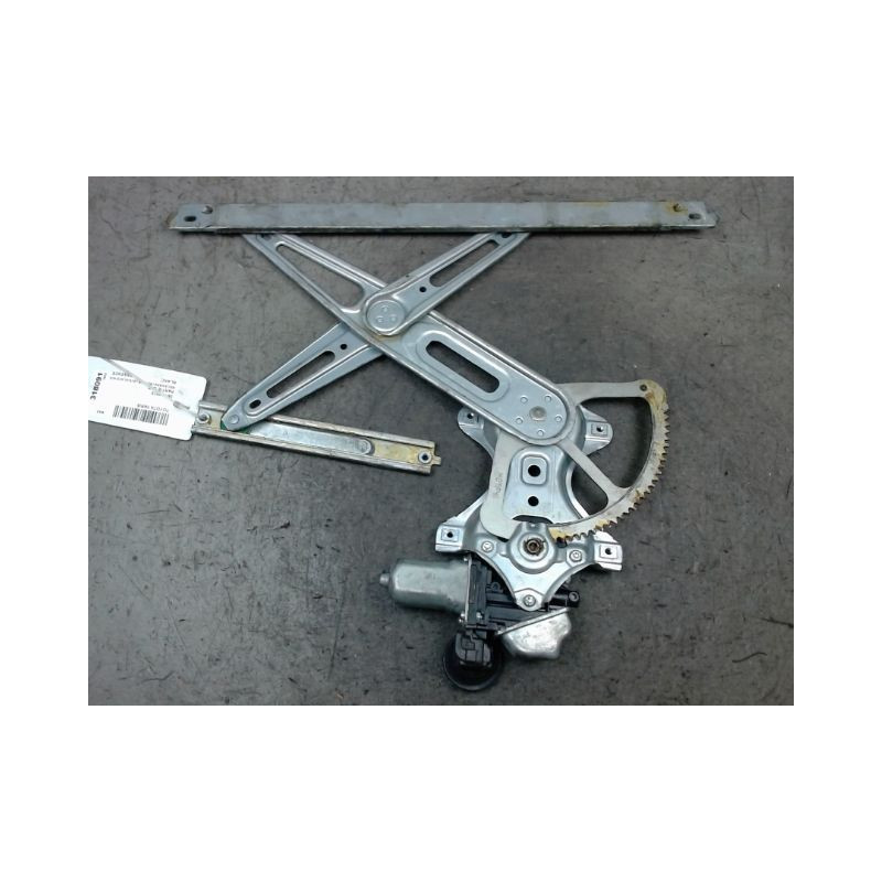MECANISME+MOTEUR LEVE-GLACE AVANT GAUCHE TOYOTA YARIS