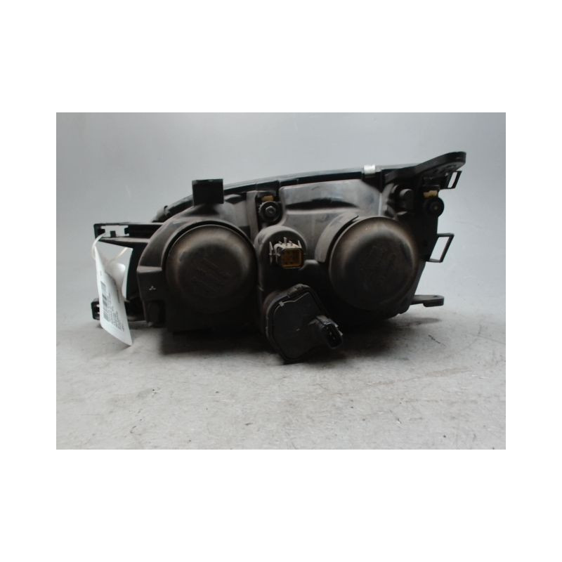 PHARE DROIT TOYOTA AVENSIS -2000
