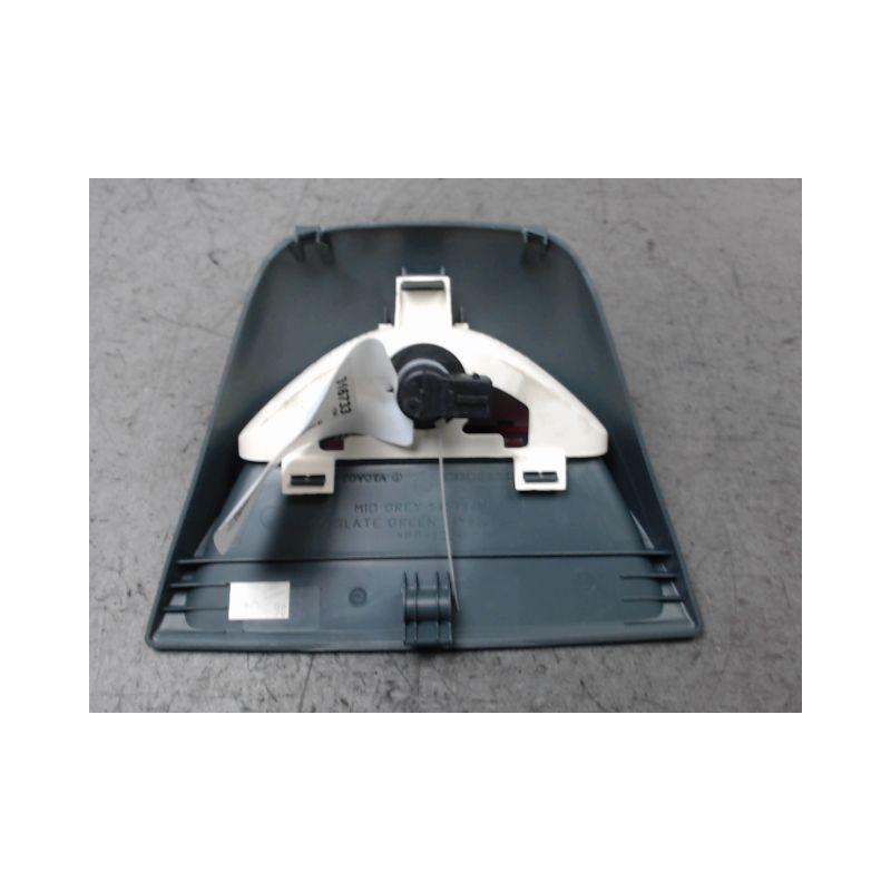 FEUX STOP SUPPLEMENTAIRE TOYOTA AVENSIS -2000