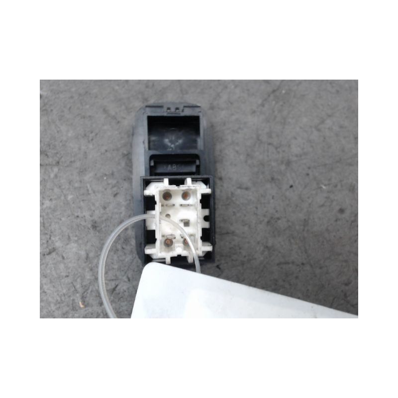 COMMANDE LEVE-GLACE PORTE ARG TOYOTA AVENSIS -2000