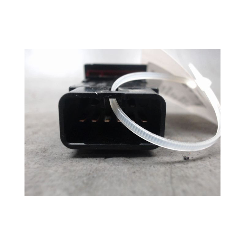 BOUTON DE WARNING TOYOTA AVENSIS -2000