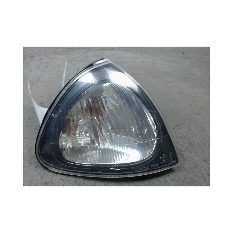 CLIGNOTANT DROIT TOYOTA AVENSIS -2000