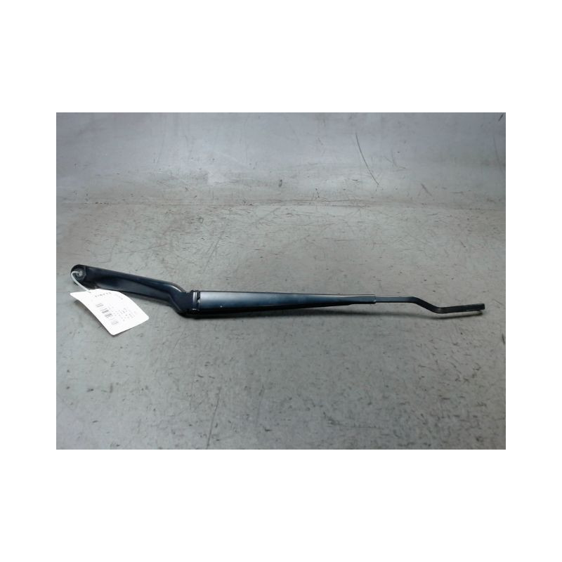 BRAS ESSUIE-GLACE AVANT GAUCHE TOYOTA AVENSIS -2000