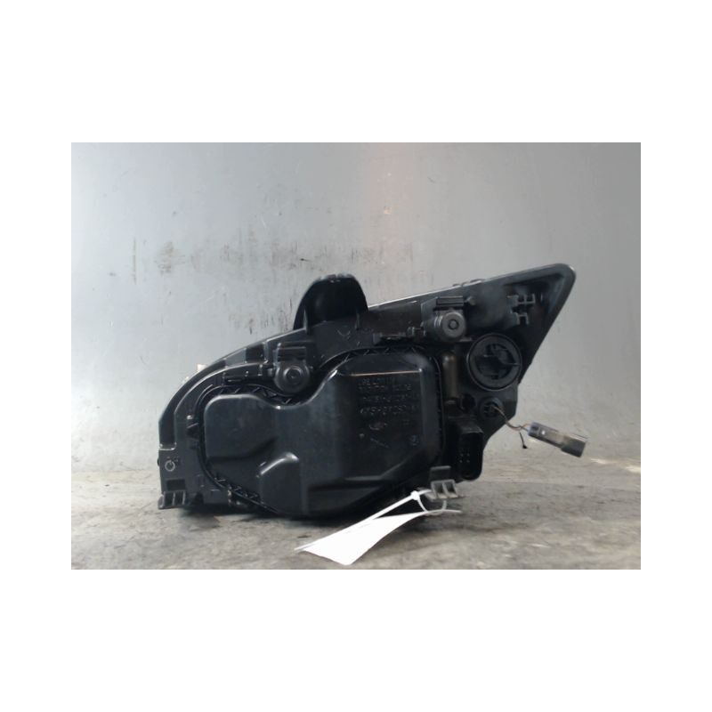 PHARE DROIT FORD FOCUS 05-07