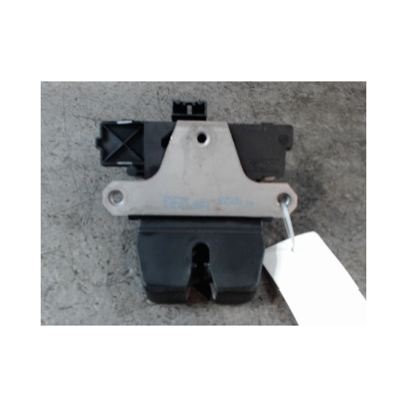 SERRURE COFFRE ARRIERE FORD FOCUS 05-07