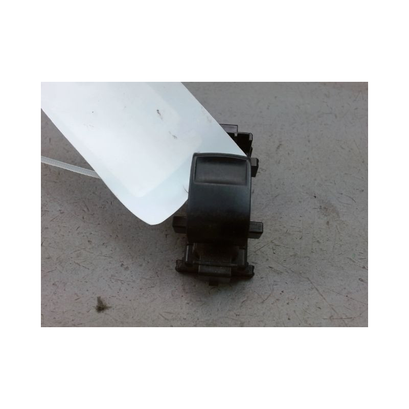 COMMANDE LEVE-GLACE PORTE AVD TOYOTA VERSO-S