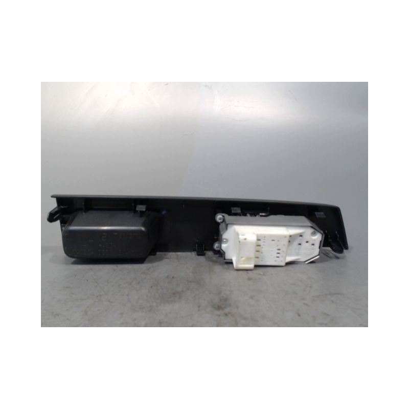 COMMANDE LEVE-GLACE PORTE AVG TOYOTA YARIS