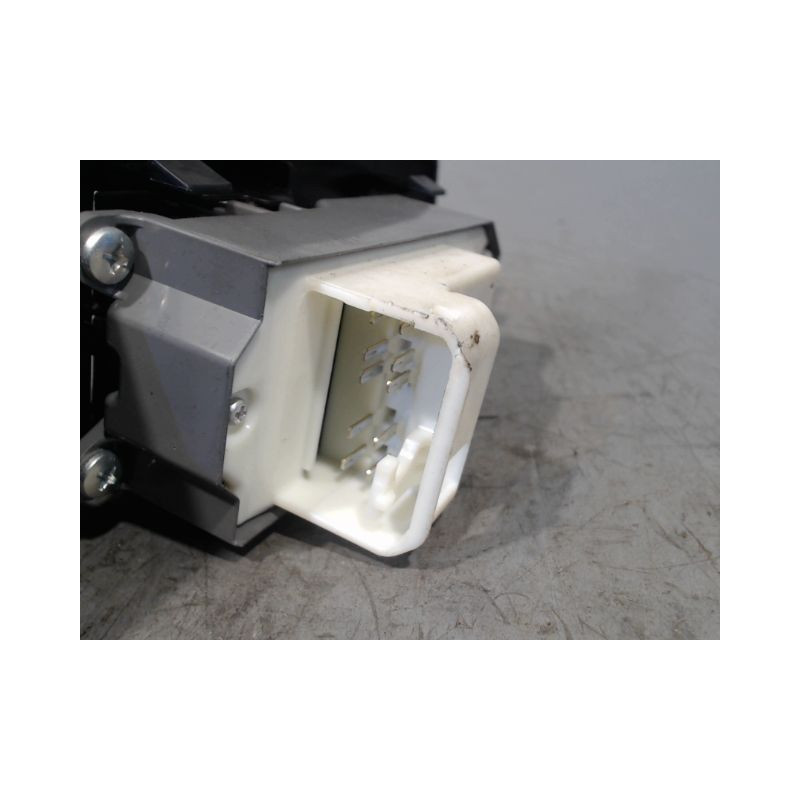 COMMANDE LEVE-GLACE PORTE AVG TOYOTA YARIS
