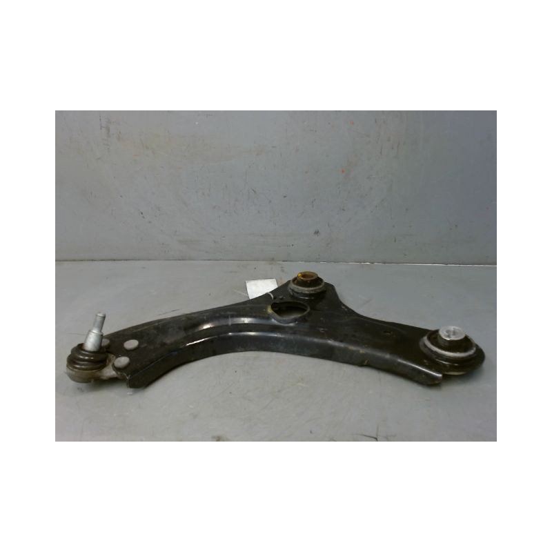 TRIANGLE INFERIEUR AVANT GAUCHE RENAULT CLIO