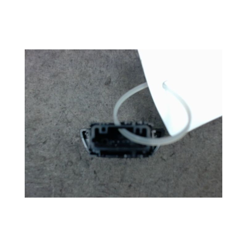 BOUTON DE WARNING TOYOTA YARIS